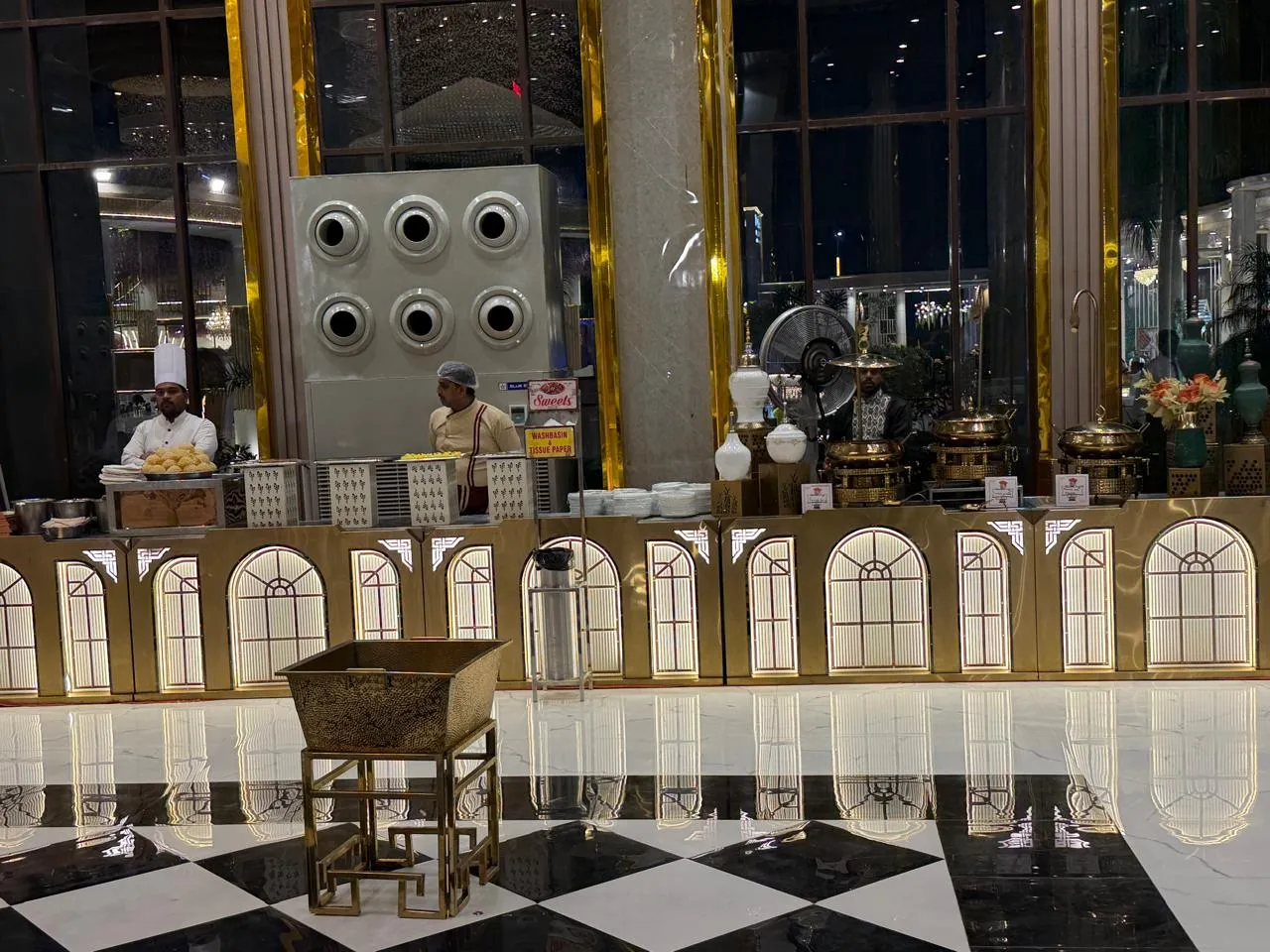 Live cooking station in a hall